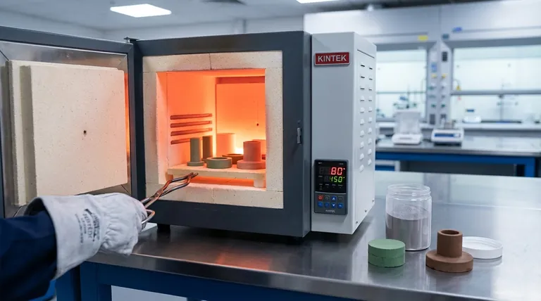 ما هي الأحداث التي تحدث أثناء التلبيد؟ من المسحوق إلى المادة الصلبة في 3 مراحل رئيسية