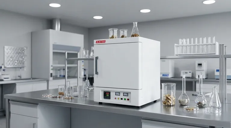 ما هي مزايا فرن المختبر؟ تحقيق معالجة حرارية دقيقة وموحدة وآمنة