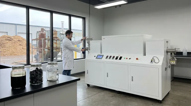 ما هو تاريخ تقنية الانحلال الحراري؟ من تقطير الخشب إلى الاستفادة الحديثة من النفايات