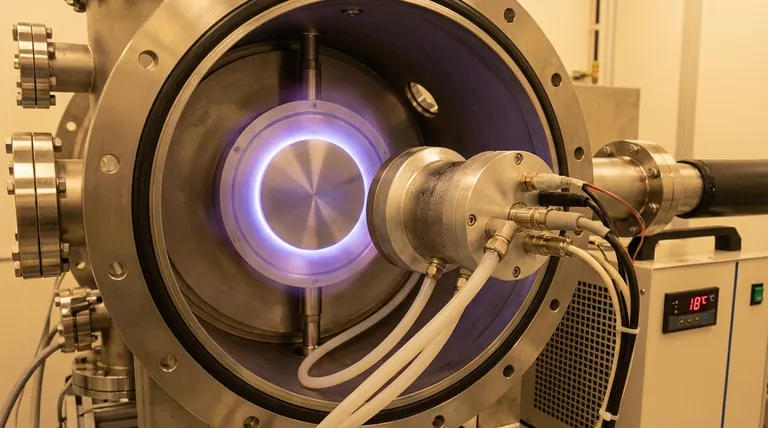 Por que a fonte de sputtering de magnetron é resfriada durante a deposição? Essencial para a Estabilidade do Processo e Proteção do Equipamento