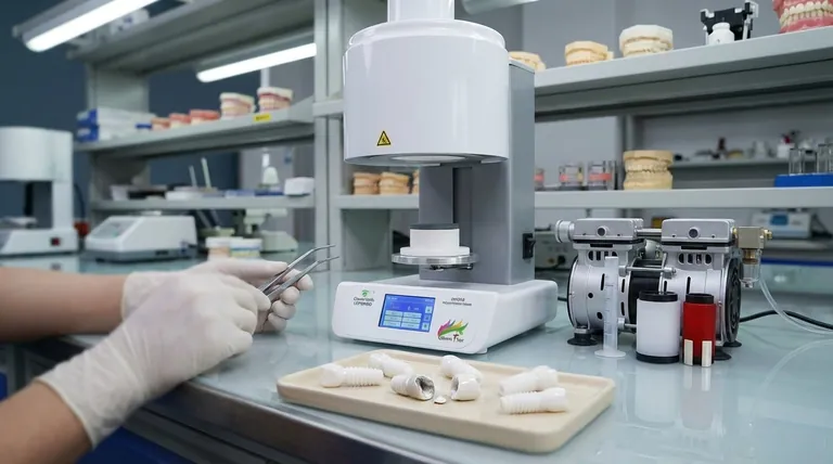 세라믹 치과 임플란트와 가장 흔하게 연관되는 파손 모드는 무엇인가요? 골절 위험 이해하기