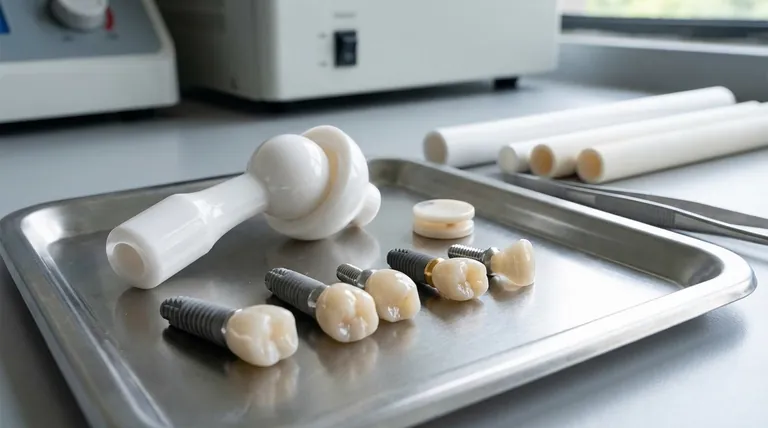 Por que a cerâmica é usada em implantes? Desbloqueie Biocompatibilidade e Durabilidade Superiores para Dispositivos Médicos