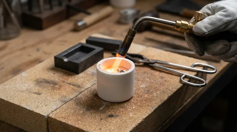 ¿Se puede fundir plata en cerámica? Sí, con el crisol adecuado para obtener resultados seguros y puros.