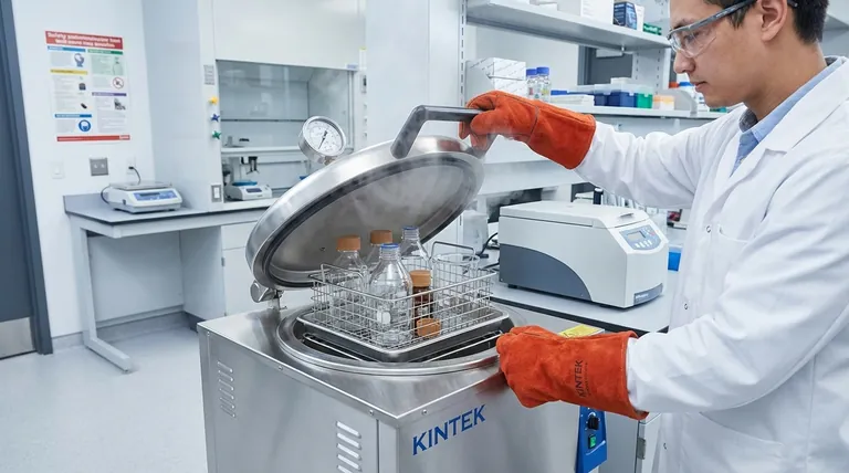 Какие меры предосторожности следует соблюдать при работе с автоклавом в лаборатории? Полное руководство по безопасности для предотвращения ожогов и взрывов