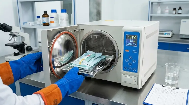 Qual é a pressão e temperatura adequadas para esterilizar instrumentos? Alcance a Esterilidade Verdadeira com os Parâmetros Corretos