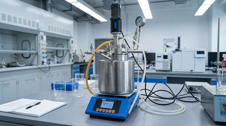 ¿Cuál es el efecto del tiempo de residencia en la reacción en un reactor discontinuo? Tiempo de reacción maestro para una conversión óptima