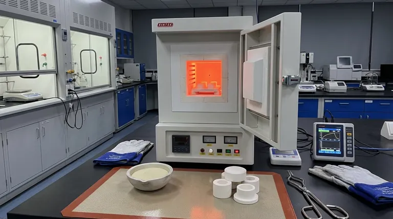 Como funciona a sinterização de cerâmicas? Desvende o Processo para Materiais Densos e de Alta Resistência