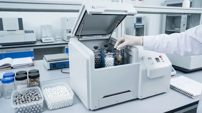 Quali sono i tre tipi di mezzi di macinazione comunemente usati nei mulini a sfere? Scegli il mezzo giusto per il tuo processo di macinazione