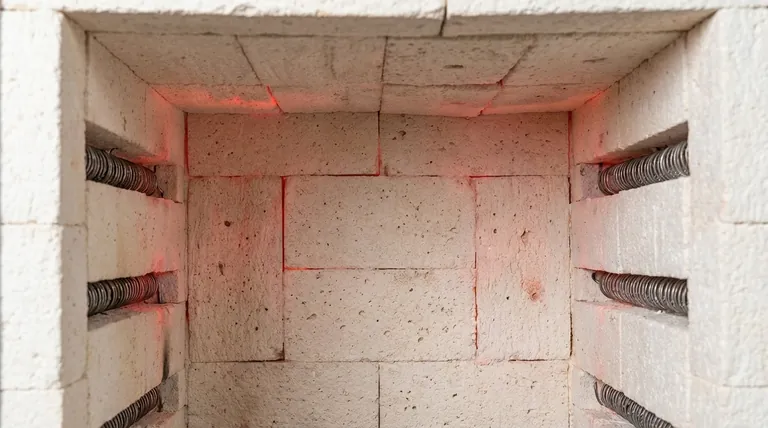 ما هي مادة البطانة المستخدمة في الفرن؟ دليل للمواد الحرارية عالية الحرارة