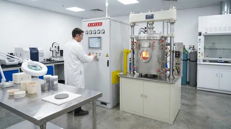 ما هي استخدامات المكابس الساخنة؟ تحويل المواد بالحرارة والضغط