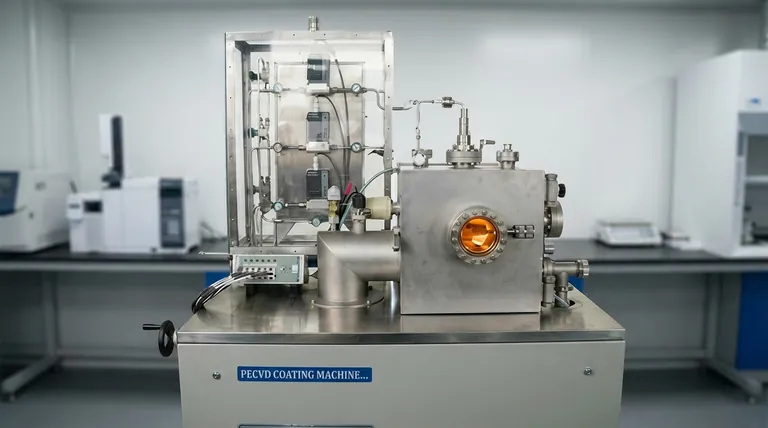 ¿Qué es la CVD mejorada con plasma? Consiga películas delgadas de alta calidad a bajas temperaturas