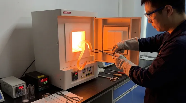 A que temperatura o quartzo se torna maleável? Temperaturas Chave e Fatores de Pureza Explicados