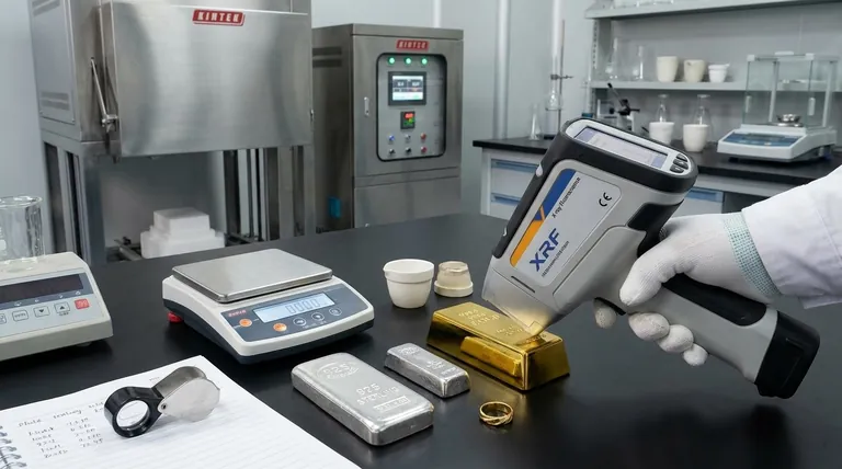 كيف يتم قياس نقاء المعادن؟ فهم القراريط (Karats)، والعيار (Fineness)، والنسبة المئوية للذهب والفضة