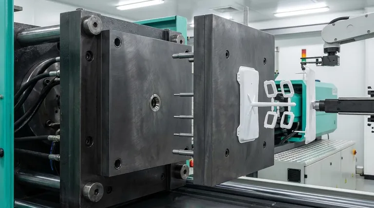 射出成形における二板式金型とは?このシンプルで費用対効果の高いツールの究極ガイド