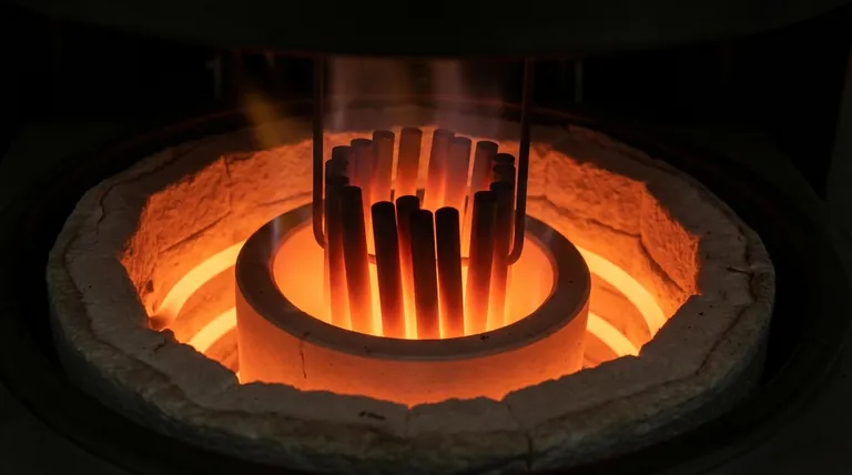 كيف تصنع قطب الكربون الزجاجي؟ دليل لعملية التحلل الحراري الصناعي