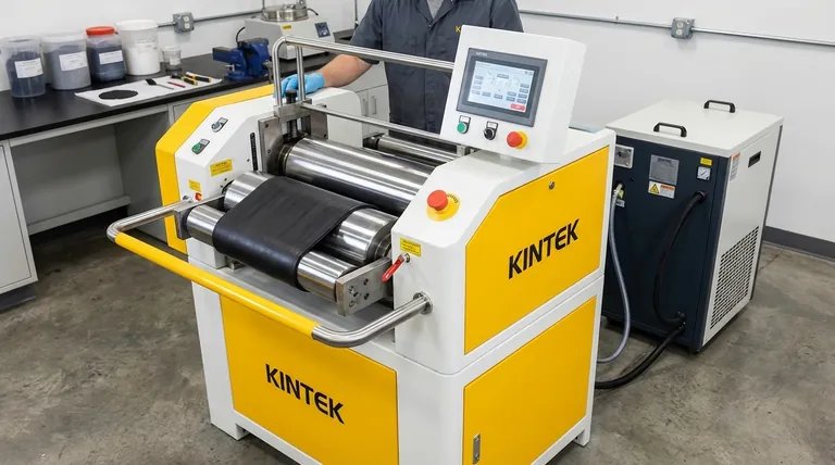 Cos'è un mescolatore a due rulli per la mescolazione della gomma? Uno strumento fondamentale per la lavorazione dei polimeri