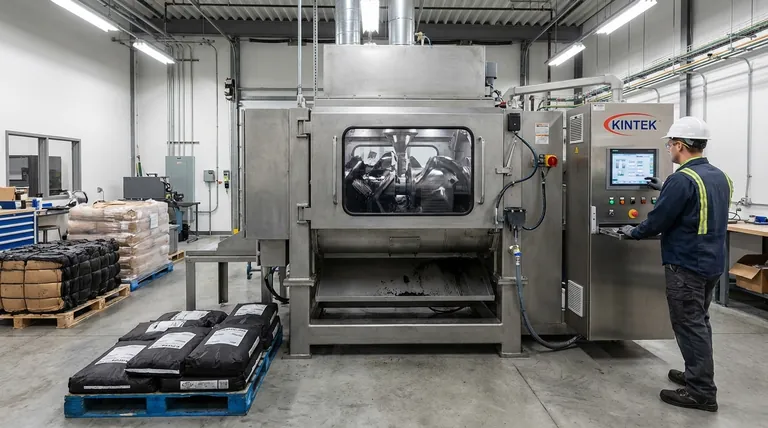 Was macht ein Kautschukmischer? Verwandelt Rohstoffe in eine Hochleistungsverbindung