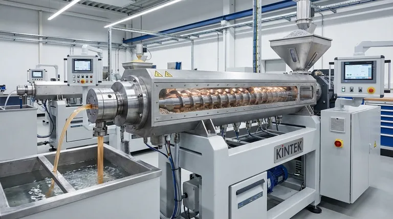 Quels sont les avantages des extrudeuses à vis ? Obtenez un traitement des polymères efficace et continu