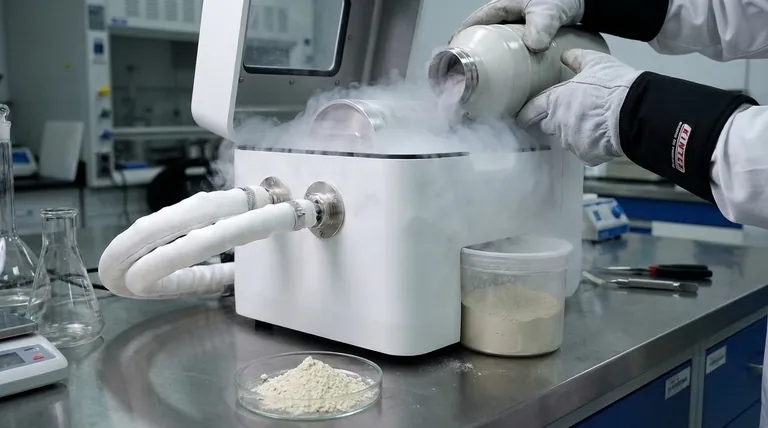 ما هو الطحن بالتجميد؟ تحقيق طحن دقيق للمواد الصلبة والحساسة للحرارة