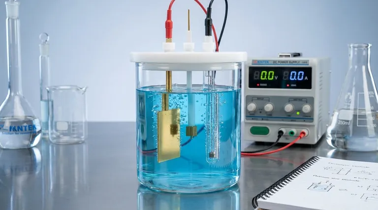ما هي خلية التحليل الكهربائي؟ دليل لدفع التفاعلات الكيميائية بالكهرباء