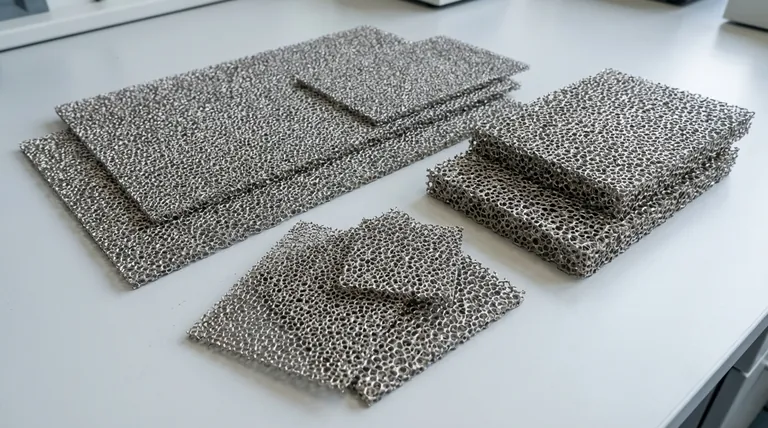 Quali sono le dimensioni e gli spessori disponibili per la schiuma di nichel? Scegli le specifiche giuste per la tua applicazione