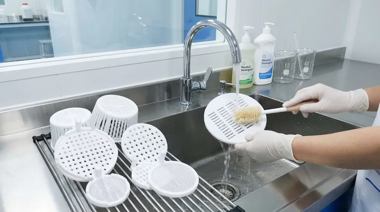 Comment un panier de nettoyage en PTFE doit-il être nettoyé et séché après utilisation ? Assurer la pureté et prévenir la contamination croisée