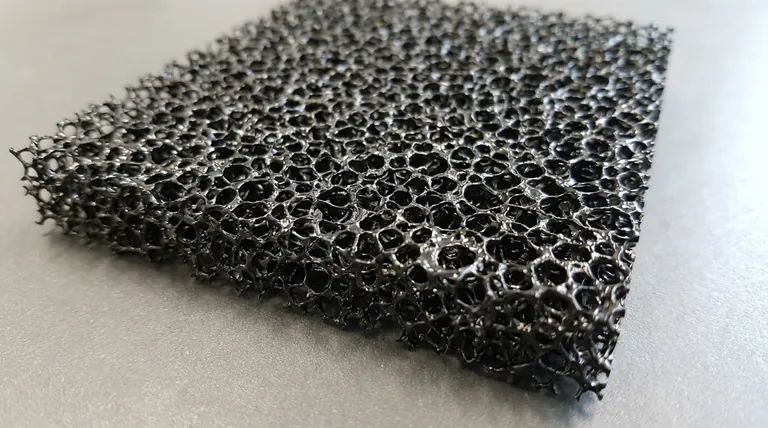 RVC 글래시 카본 시트의 미세 구조가 그 특성에 어떻게 기여할까요? 고효율 전기화학의 잠금 해제