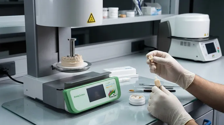 Qual é a função principal de um Forno de Prensagem Odontológica? Fabricar Restaurações Dentárias Fortes e Estéticas