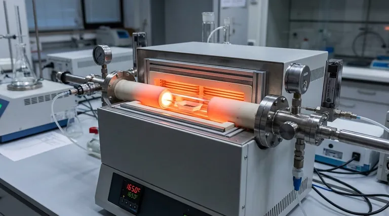 ¿Qué factores determinan la temperatura máxima en un horno de tubo de vacío? Desbloquee los verdaderos límites de su sistema