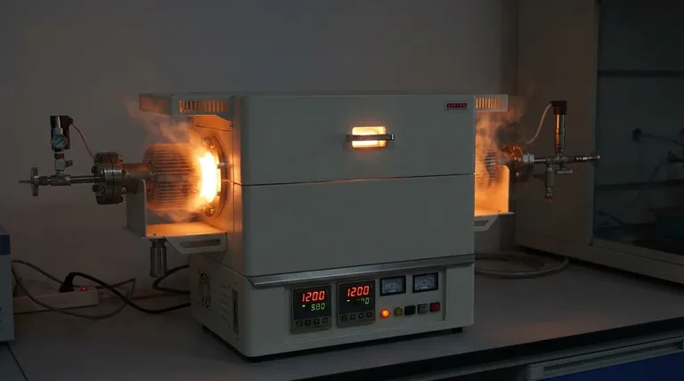 Quais são as limitações de um forno de tubo de vácuo para aplicações a 1450°C? Restrições-chave para processos de alta temperatura