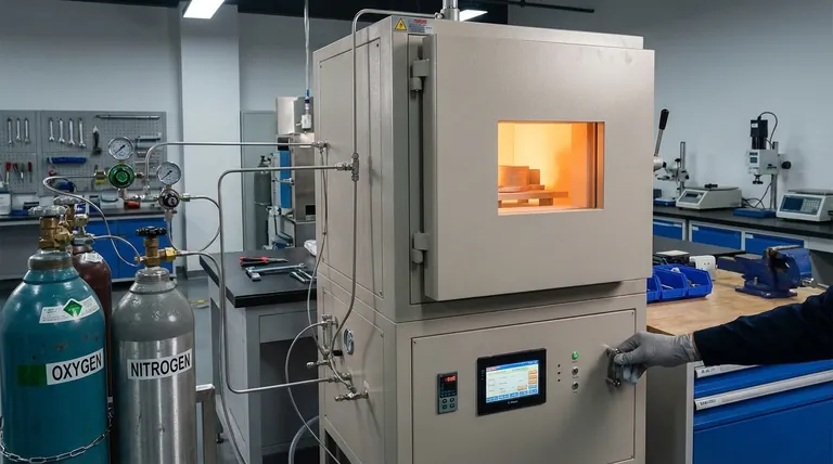 Comment l'oxygène (O2) est-il utilisé dans les atmosphères de four contrôlées ? Maîtriser l'ingénierie de surface pour les métaux