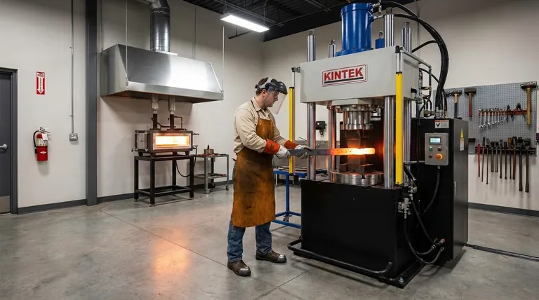 ما هي احتياطات السلامة للحدادة؟ دليل شامل للحماية من الحرارة والقوة والأبخرة