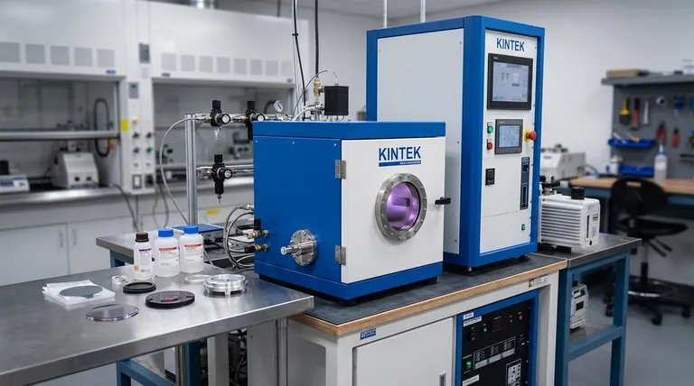 Quais materiais são usados na CVD? Um guia sobre precursores, substratos e filmes depositados