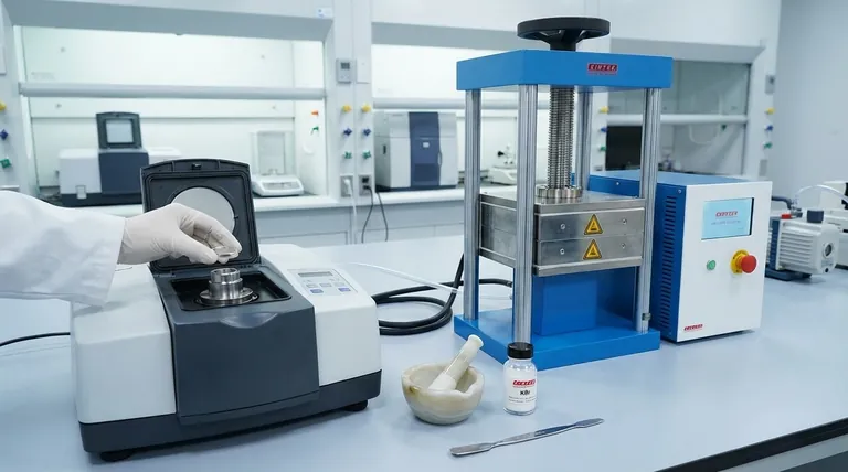 ما هو استخدام بروميد البوتاسيوم (KBr) في مطيافية الأشعة تحت الحمراء؟ تحقيق تحليل واضح وعالي الدقة للعينات الصلبة