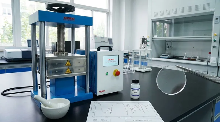 ¿Por qué se utiliza una pastilla de KBr? Creando una ventana clara para un análisis FTIR preciso