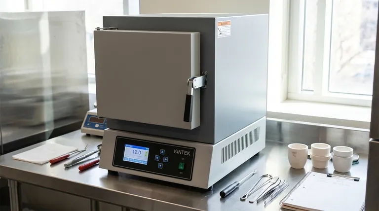 ما هو الغرض من فرن الصندوق؟ معالجة حرارية دفعية متعددة الاستخدامات للمختبرات والإنتاج