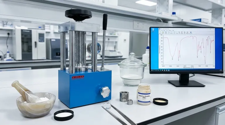 Warum wird KBr zur Probenvorbereitung für die FTIR-Analyse verwendet? Erhalten Sie klare, hochwertige Spektren
