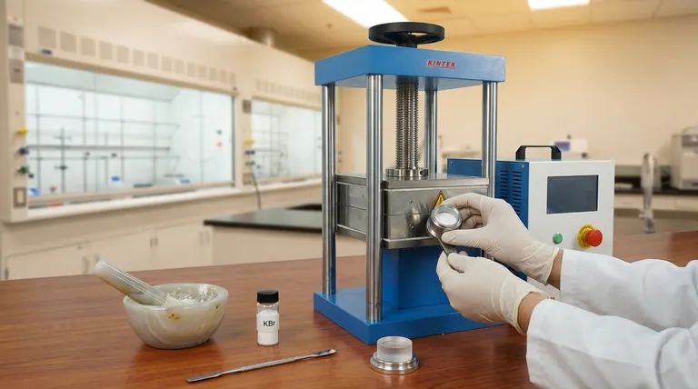 IR 분광법에서 시료 펠릿을 준비하는 데 사용되는 것은 다음 중 무엇입니까? 브롬화 칼륨(KBr) 설명