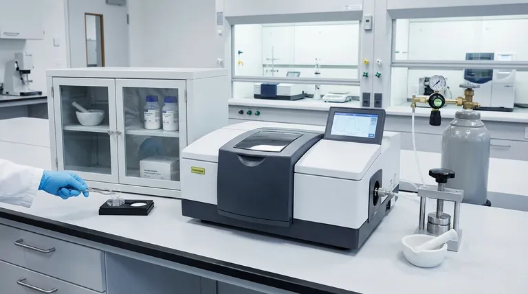 FTIR分光分析中に取るべき予防措置は何ですか?正確で信頼性の高い結果を保証するために