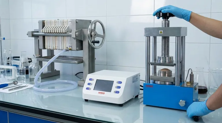 Que fait une presse manuelle ? Comprendre les deux principaux types pour vos besoins en laboratoire ou industriels