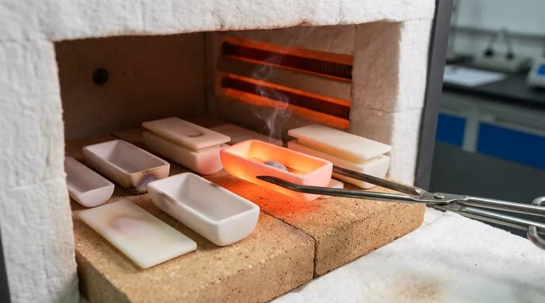 ¿Por qué se utiliza un crisol durante el calentamiento? Guía esencial para la contención a altas temperaturas