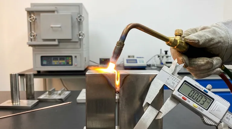 Quais são as limitações de folga superficial para brasagem? Domine a Regra de 0,001-0,005 Polegadas para Juntas Fortes