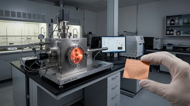 ما هو التخليق الكيميائي للجرافين؟ دليل لبناء صفائح عالية الجودة عبر الترسيب الكيميائي للبخار (CVD)