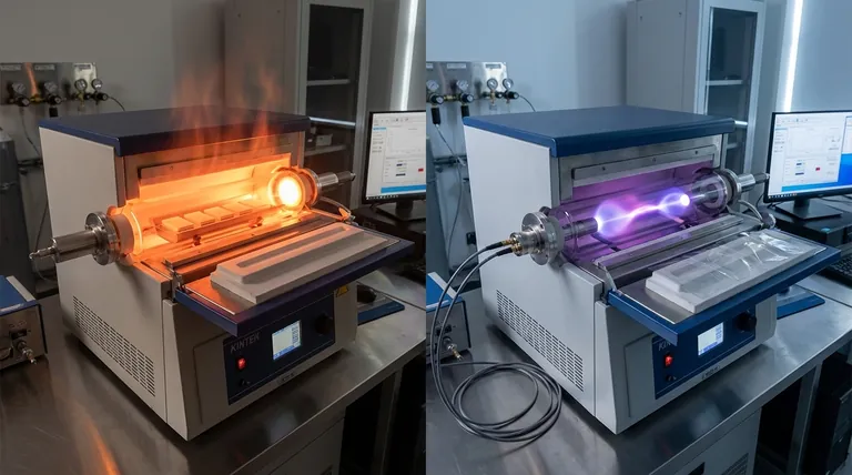 كيف يختلف PECVD عن CVD؟ اكتشف ترسيب الأغشية الرقيقة في درجات حرارة منخفضة