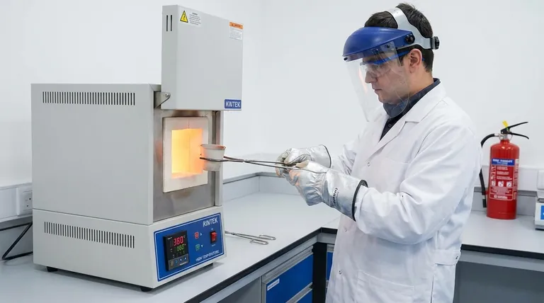 ¿Cuáles son las precauciones de seguridad para un horno mufla? Una guía para prevenir quemaduras, incendios y peligros eléctricos