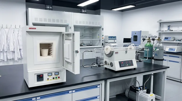 マッフル炉と管状炉の違いは何ですか?雰囲気制御が鍵となります。