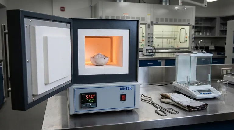 ¿Qué temperatura tiene un horno de calcinación? Una guía para la selección precisa de la temperatura para su muestra