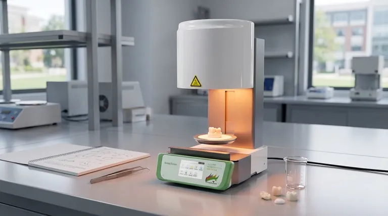 Qual é a temperatura de um forno de sinterização por micro-ondas? Atingir aquecimento rápido e uniforme até 1750°C