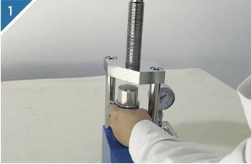 1. Place the mold in the center of the tablet press