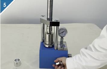 5. Loosen the oil drain valve counterclockwise to release the pressure